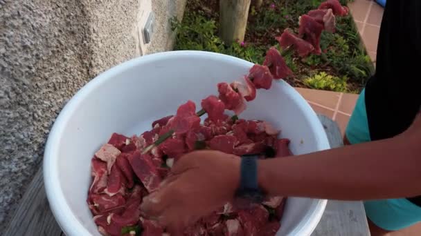Soft Cuts Beef Seasoned Garlic Bay Leaves Skewered Bay Laurel — Stock Video