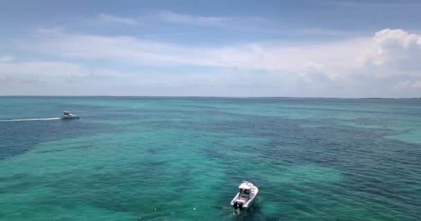 Imágenes Drones Barcos Navegando Océano Atlántico Frente Costa Islamorada Florida — Vídeo de stock