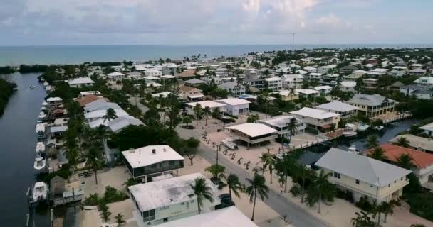 Vídeo Drone Sobre Bairro Port Antigua Islamorada Florida Keys Canal — Vídeo de Stock