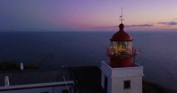 Lanterna Iluminada Farol Ponta Pargo Durante Pôr Sol Madeira Portugal — Vídeo de Stock