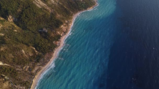 Vista Aerea Delle Magnifiche Acque Blu Della Spiaggia Megali Petra — Video Stock