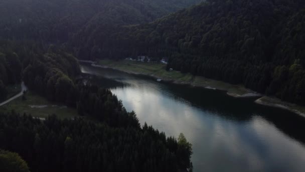 Otroligt Flygfoto Fagaras Bergskedja Och Sjön Vidraru Rumänien — Stockvideo