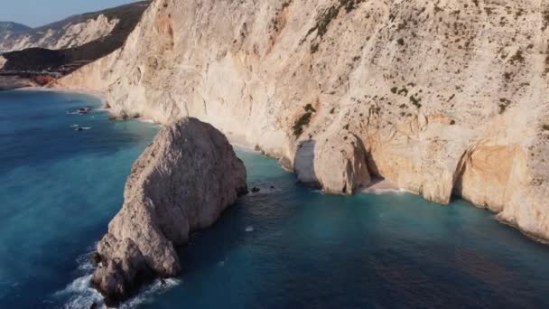 Porto Katsiki Famous Clear Blue Sea Steep Cliff Narrow Beach — Stock Video