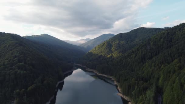 Romanya Daki Fagaras Dağ Sırası Vidraru Gölü Üzerinde Uçan Hava — Stok video