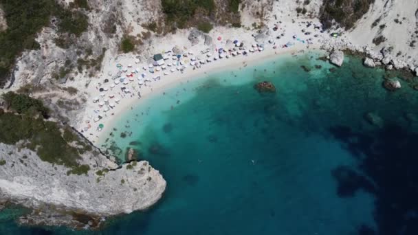 Drone Reveals Charming Agiofili Beach Filled Tourists — Stock Video