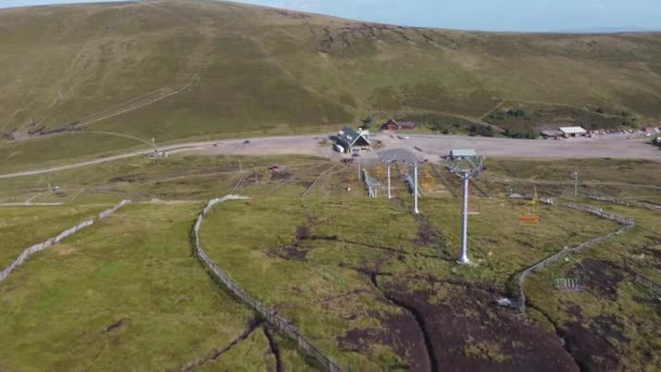 Lecht Síközpont Egy Napos Nyári Napon Cairngorms Nemzeti Park Skócia — Stock videók
