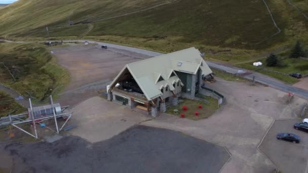 Lecht Síközpont Előtt Egy Borús Napon Cairngorms Nemzeti Park Skócia — Stock videók