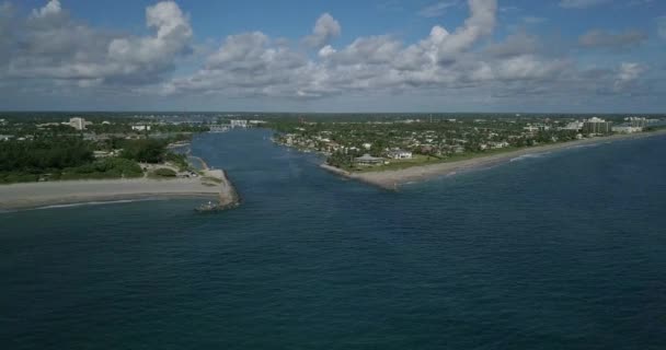 佛罗里达州南部朱庇特湾口附近的无人机 — 图库视频影像
