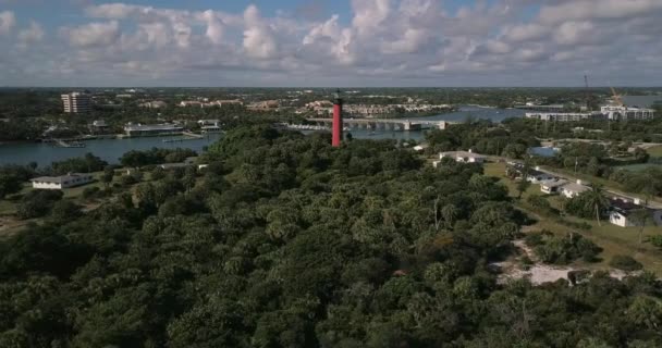 Drone Cirkling Jupiter Fyr Södra Florida — Stockvideo