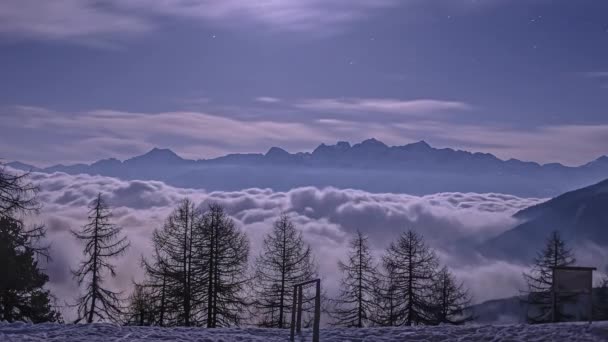 Clima Nublado Bajo Montañas Alpinas Tirol Del Sur Italia Amplia — Vídeos de Stock