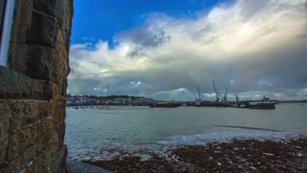 Time Lapse Shot Luxury Yacht Docking Harbor Guernsey Island Cloudy — Vídeo de stock