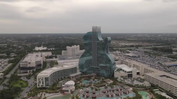Orbitando Aérea Arquitectura Dramática Seminole Hard Rock Hotel — Vídeos de Stock