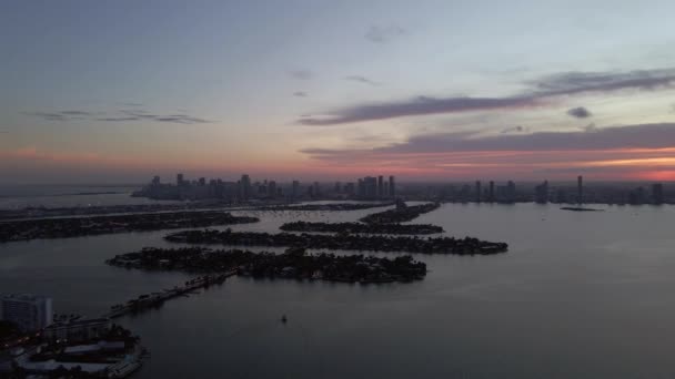 Zonsondergang Pan Biscayne Van Venetiaanse Eilanden Naar Tuttle Causeway — Stockvideo