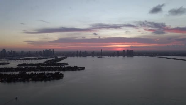 Kleurrijke Zonsondergang Pan Venetiaanse Biscayne Bay Naar Het Centrum Van — Stockvideo