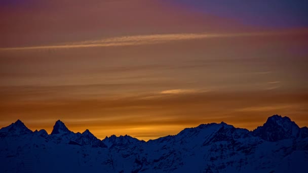 Zeitraffer Aufnahme Von Schleierwolken Die Während Des Epischen Sonnenuntergangs Horizont — Stockvideo