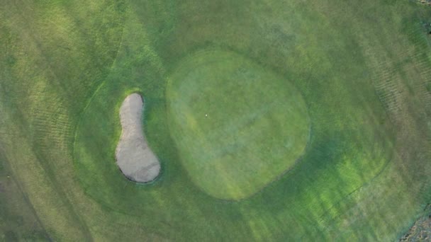 Uitzoomen Gezicht Golfbaan Markusminde Golf Club Denemarken Boom Out Shot — Stockvideo