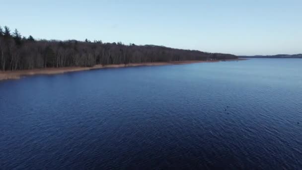 Birdseye Widok Jezioro Skanderborg Shoreline Dania Dolly Shot — Wideo stockowe