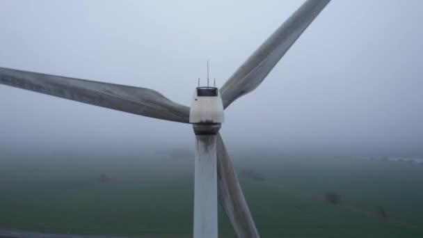 Vista Primer Plano Extrema Molino Viento Giratorio Que Produce Energía — Vídeos de Stock