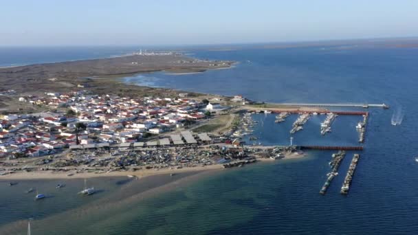 Culatra Island Pier Calm Blue Sea Seaside Town Sommaren Portugal — Stockvideo