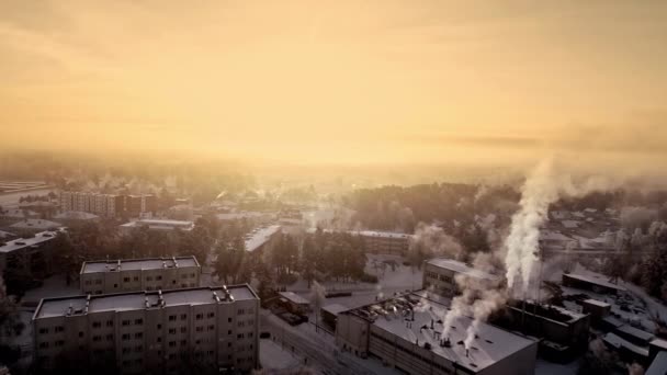 Вид Воздуха Город Покрытый Слоями Белого Снега Зимнем Ландшафте Электростанции — стоковое видео