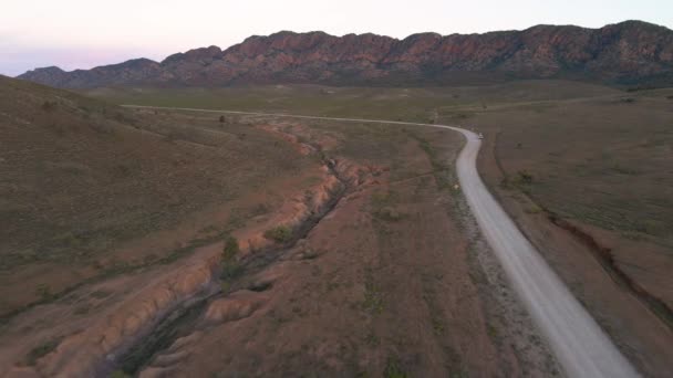 Flyover Country Road Dry Creek Elders Range Background Australia — Stok Video