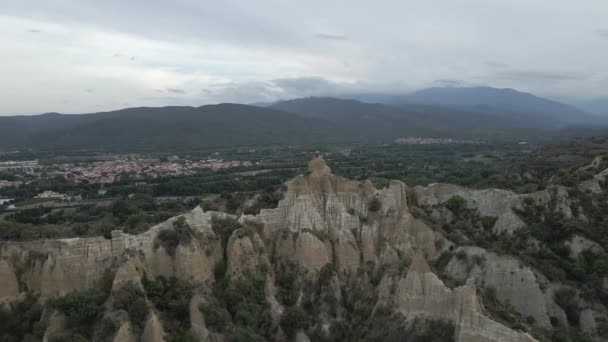 Vue Aérienne Des Orgues Avec Ille Sur Tet Village Français — Video