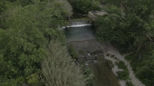 Gebouwd Oude Stenen Stuw Onthullen Agly River Franse Pyreneeën — Stockvideo