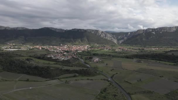 Letecký Let Saint Paul Fenouillet Pod Zataženou Oblohou Pyreneje — Stock video