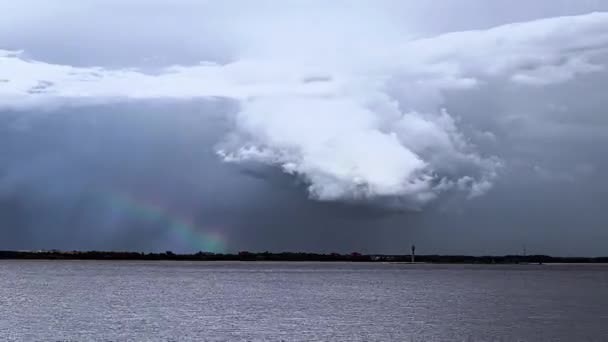 Nube Omogenea Accumulatasi Sopra Centrale Idroelettrica Riga Time Lapse — Video Stock