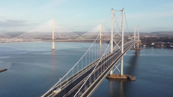 Letecký Pohled Forth Road Bridge Queensferry Crossing Pozadí Krouží Zprava — Stock video