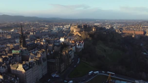 Αεροφωτογραφία Του Κάστρου Του Εδιμβούργου Την Αυγή Από Την Οδό — Αρχείο Βίντεο