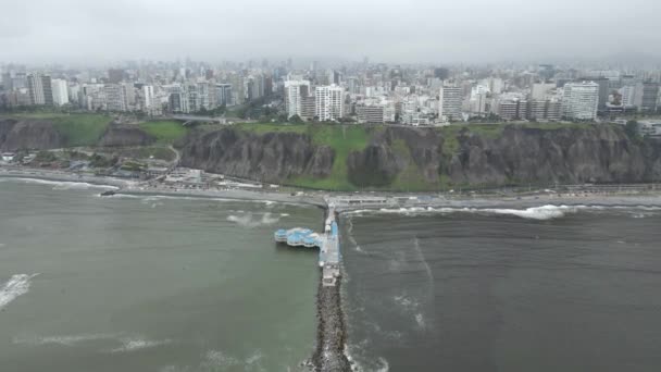 Rosa Nautica Fischrestaurant Pier Unterhalb Des Nebligen Lima Peru — Stockvideo