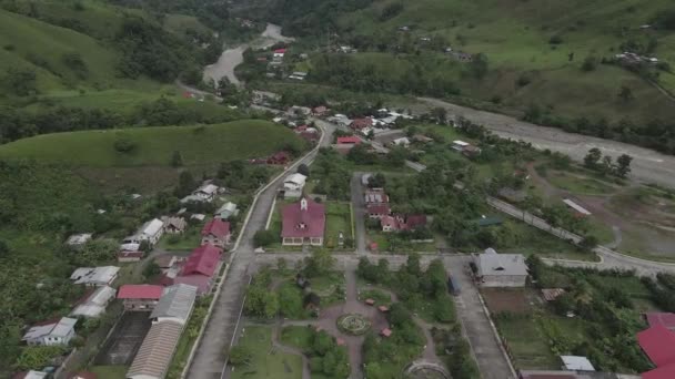 Prusy Małe Miasteczko Wzdłuż Rzeki Huancabamba Środkowym Peru Antena — Wideo stockowe