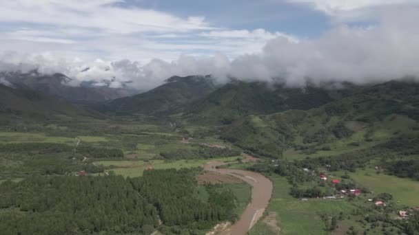 Poêle Aérienne Dessus Luxuriante Vallée Rivière Huancabamba Dans Pérou Tropical — Video