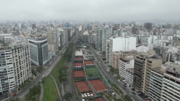 Tenisové Kurty Fotbalové Hřiště Úzkém Městském Údolí Lima Peru — Stock video