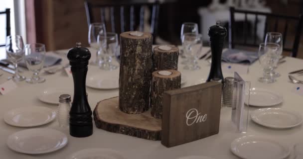 Lugar Recepción Boda Mesa Rústica Dcor Lugares Con Platos Blancos — Vídeo de stock