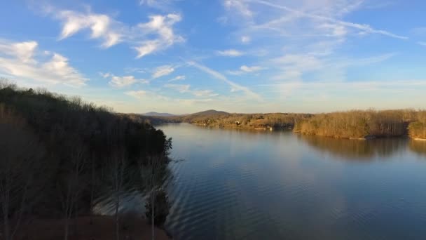 Drone Aumento Girato Sopra Smith Mountain Lake Virginia Con Sole — Video Stock