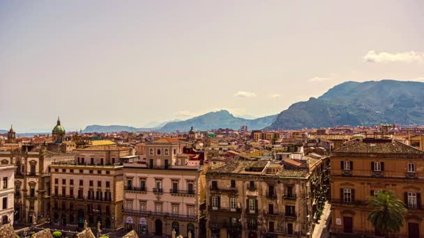 Güneşli Bir Günde Gökyüzünde Uçan Bulutlarla Eski Palermo Şehrini Gösteren — Stok video