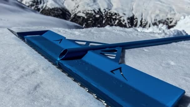Detailní Pohled Bue Barevný Trojúhelník Sněhu Tvarovací Nástroj Sněhu Kryté — Stock video