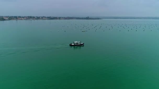 Drone Vlucht Lokale Boot Italië Varen Zeer Rustige Middellandse Zee — Stockvideo