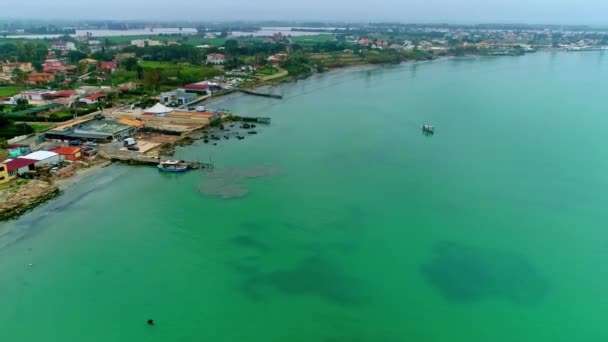 Foto Aérea Revés Día Nublado Sobre Mar Mediterráneo Con Puerto — Vídeos de Stock