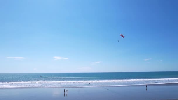 Légi Felvételek Beach Jaco Puntarenas Costa Rica Jib Vízi Ejtőernyő — Stock videók