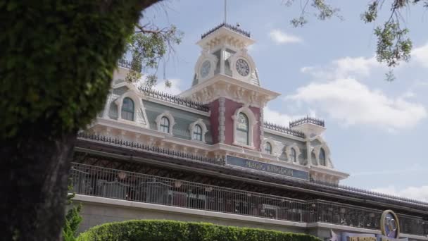 Disney World Magic Kingdom Theme Park Eingangsgebäude Enthüllung Slide Shot — Stockvideo