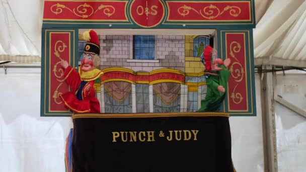 Traditionele Punch Judy Kinderpoppenkast — Stockvideo