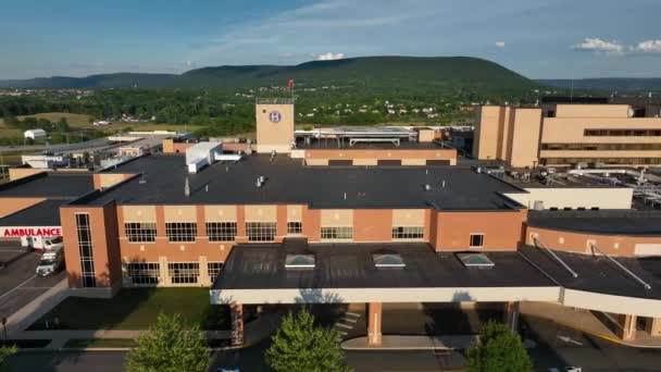 Prise Vue Aérienne Hôpital Signes Urgence Ambulance Hélipad Été Heure — Video