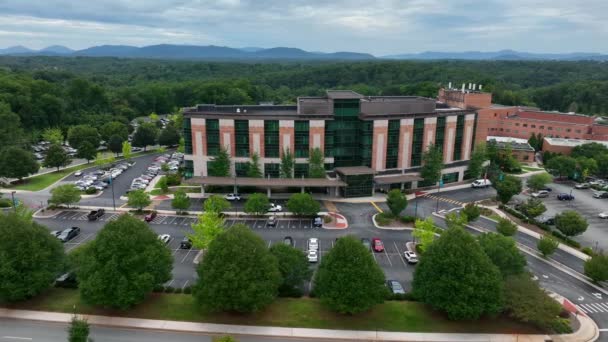 Brede Antenne Van Het Ziekenhuis Gebouw Lynchburg Virginia Medische Campus — Stockvideo