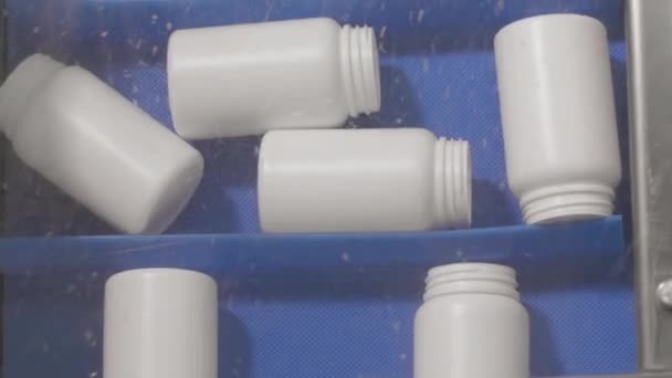 Máquina Envasado Farmacéutico Mientras Arregla Las Botellas Mobilak Clean Pack — Vídeo de stock