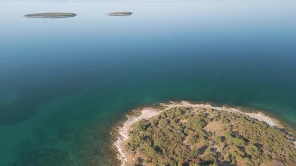 Αεροφωτογραφία Της Άγριας Φύσης Θαλασσογραφία Ωκεανού Μικρή Νησίδα Ανεξερεύνητη Μητέρα — Αρχείο Βίντεο