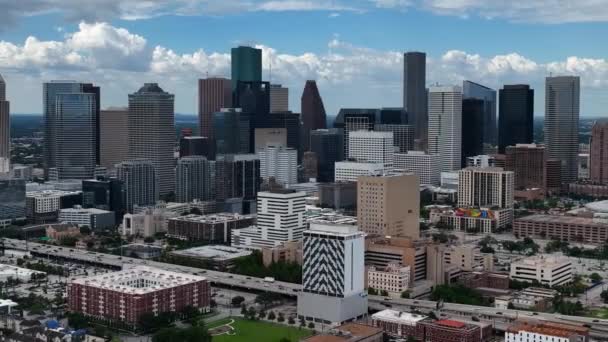 米国テキサス州ヒューストン中心街の高層ビル周辺の空中写真 ドローン撮影 — ストック動画