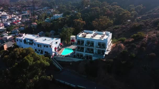 Flying Slowly Zane Grey Resort Hotel Avalon Catalina Island Drone — Stock Video